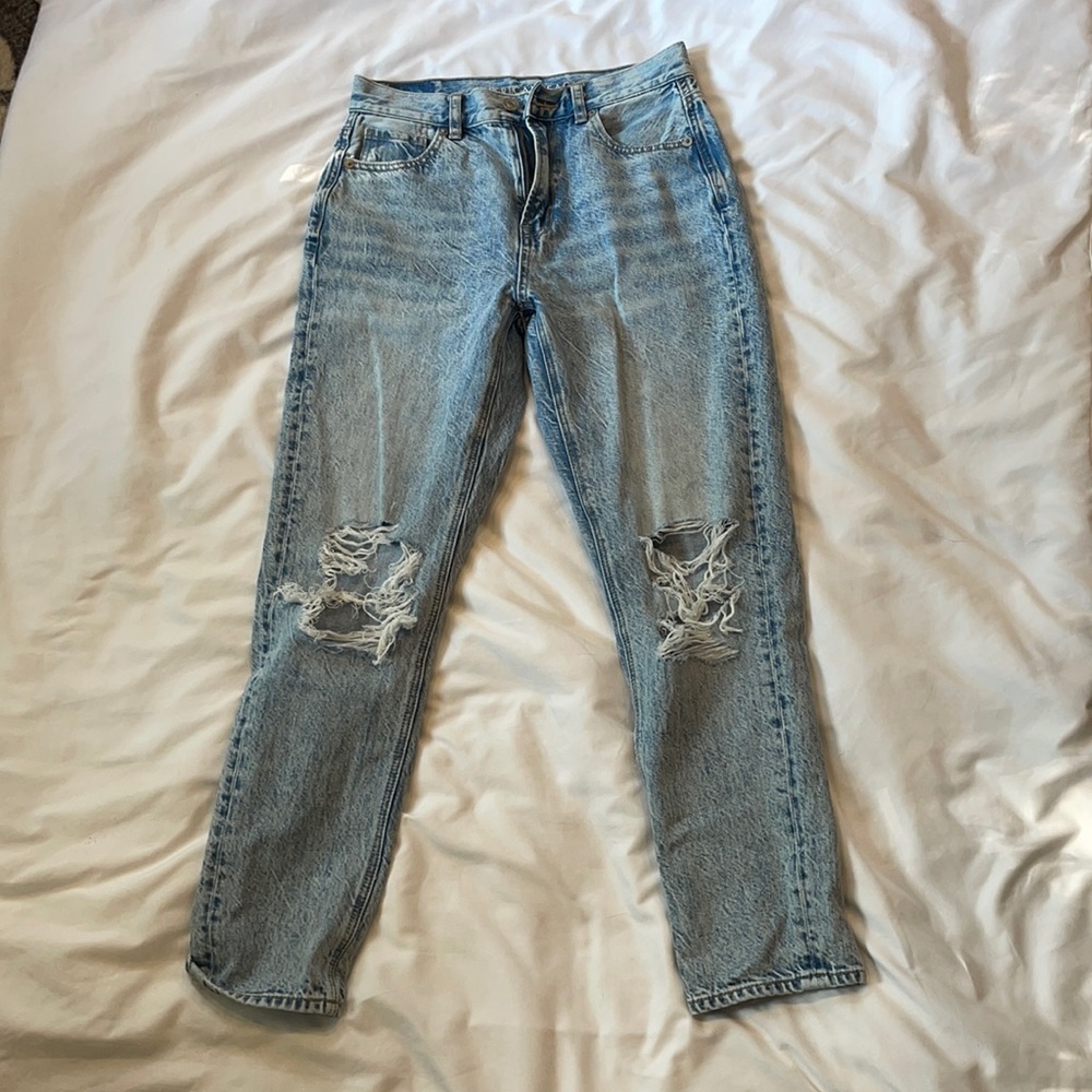 AMERICAN EAGLE MOM JEANS (short)